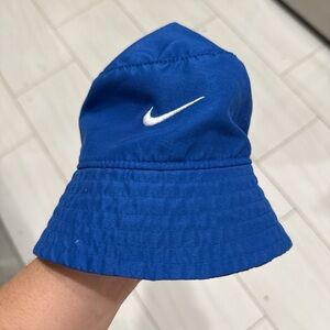 Nike infant Kids Blue Swoosh Bucket Hat